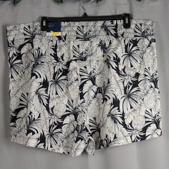 Old Navy Monochrome Tropical Athletic Shorts New 3X - Picture 2 of 8